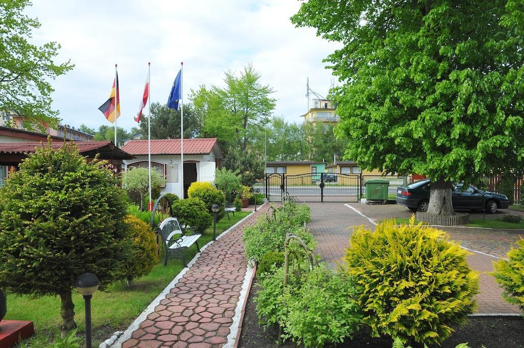 Osrodek Wczasowy Domino Bis Apartment จวีร์ซีโน ภายนอก รูปภาพ